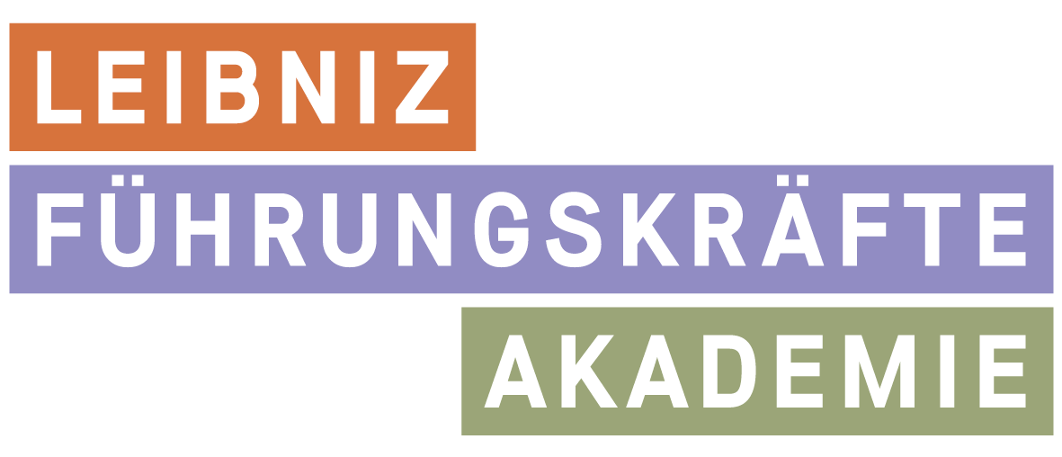 Logo der Leibniz Führungskräfteakademie in den Programmfarben Orange, Lila und Olivgrün.